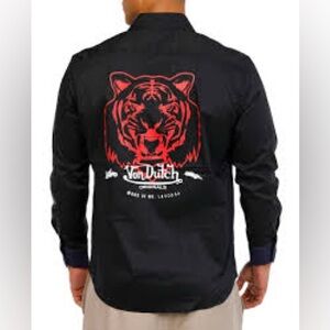 Von Dutch
Lion Logo Graphic Long Sleeve Shirt